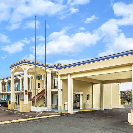 Days Inn By Wyndham Ашланд Екстериор снимка
