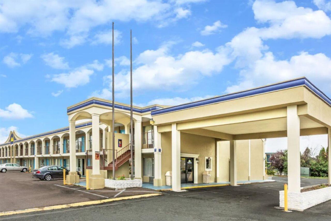 Days Inn By Wyndham Ашланд Екстериор снимка
